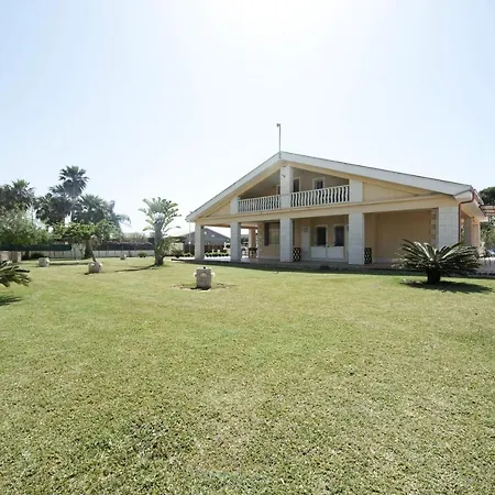 Kaukana Villa *